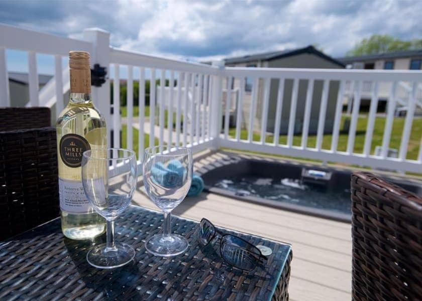 Rosefinch Sleeps 2 Persons-Private Hot Tub-Tranquil Holiday Away From It All Yet Not Far From St Austell- The Holiday Home Has One Bedroom, Living And Dining Area, Equipped Kitchen-Decking-Outdoor Furniture-Fishing Lakes-Non Pet Unit Exteriör bild